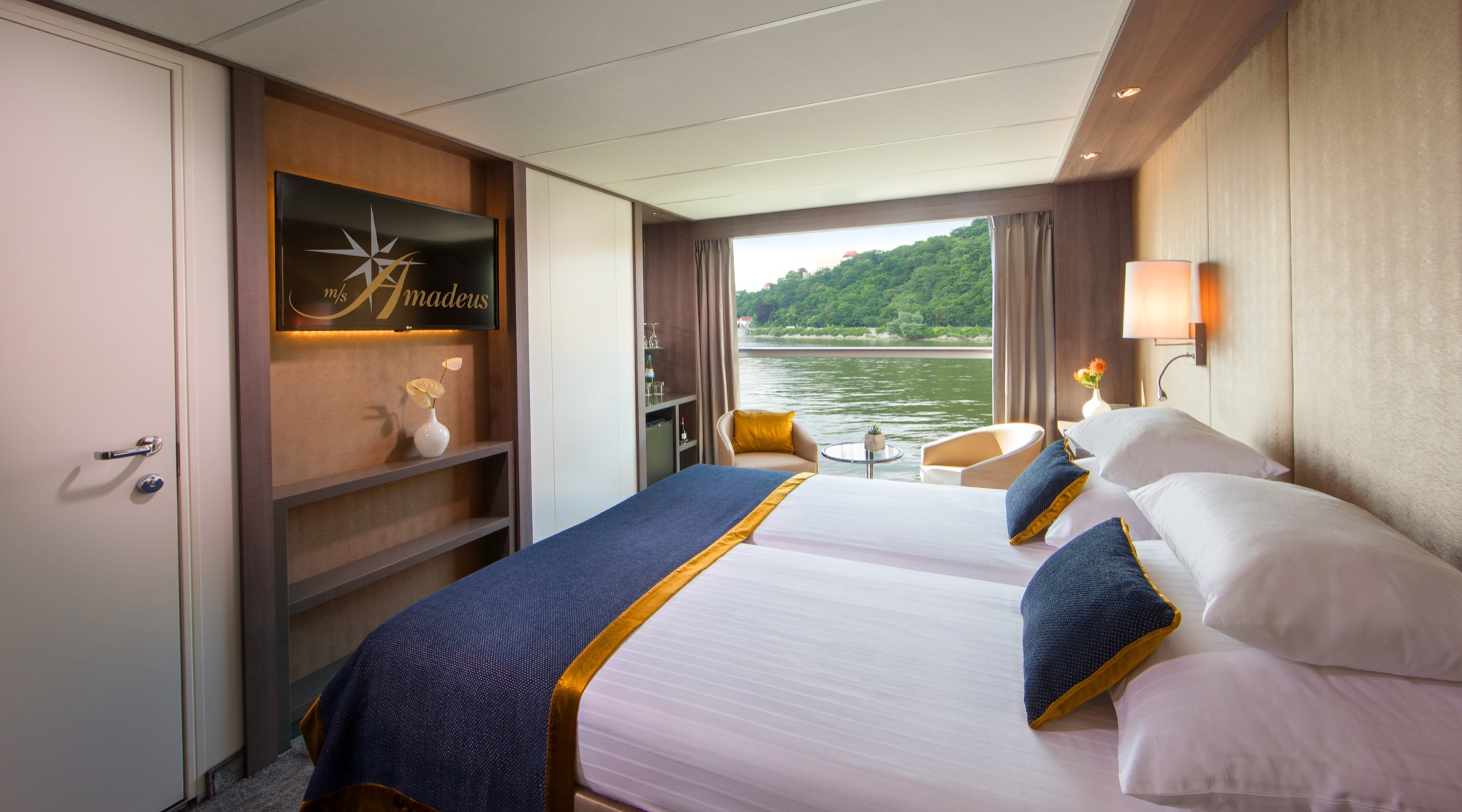 05_AMADEUS Silver III Cabin.jpg